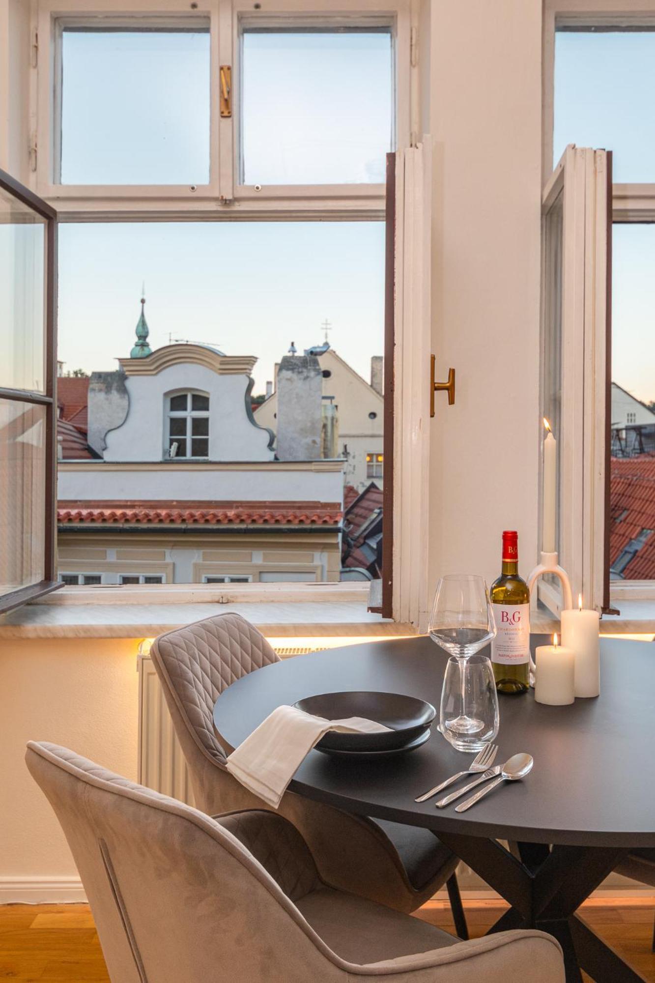 Stylish Gem By Charles Bridge With A Stunning View Апартаменты *